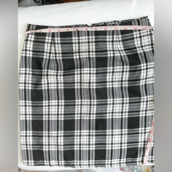 Plaid Mini Skirt - Picture 3 of 5